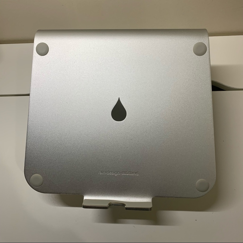 Laptop stand rain design mStand